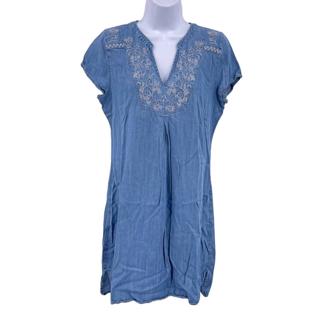 EUC- Maurices Embroidered Yoke Chambray Shift Dress